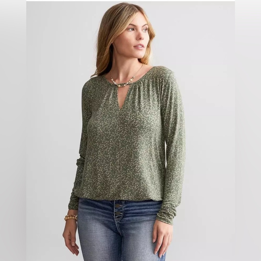 DAYTRIP Floral Keyhole Top - Olive Floral